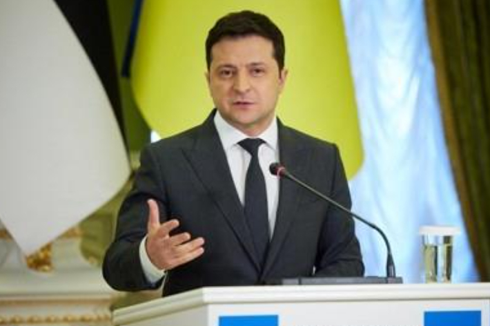 볼로디미르 젤렌스키 우크라이나 대통령이 22일(현지시간) 수도 키예프에서 알라 카리스 에스토니아 대통령과 회담 후 기자회견을 하고 있다. 연합뉴스