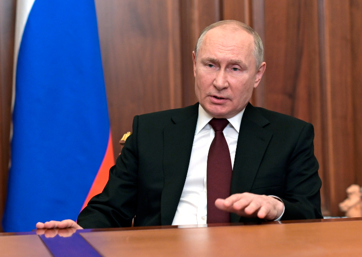 블라디미르 푸틴 대통령이 군사작전 개시 명령을 내리는 모습. 연합뉴스