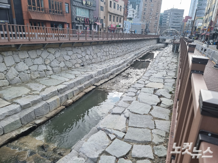 복원 사업이 진행된 부산 동구 초량천. 송호재 기자