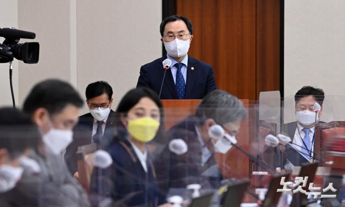 우크라이나 사태 관련 긴급 현안보고하는 문승욱 산업통상자원부 장관