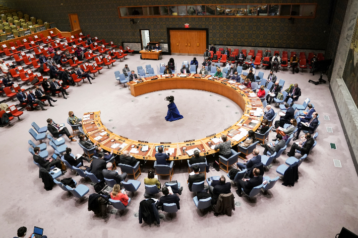 지난 21일(현지시간) 유엔 안보리 이사국 대표들이 뉴욕의 유엔 본부에서 우크라이나 사태와 관련한 긴급회의를 열었다. 연합뉴스