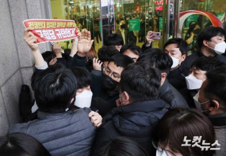 윤석열 후보 유세 규탄하는 대학생 대선실천단