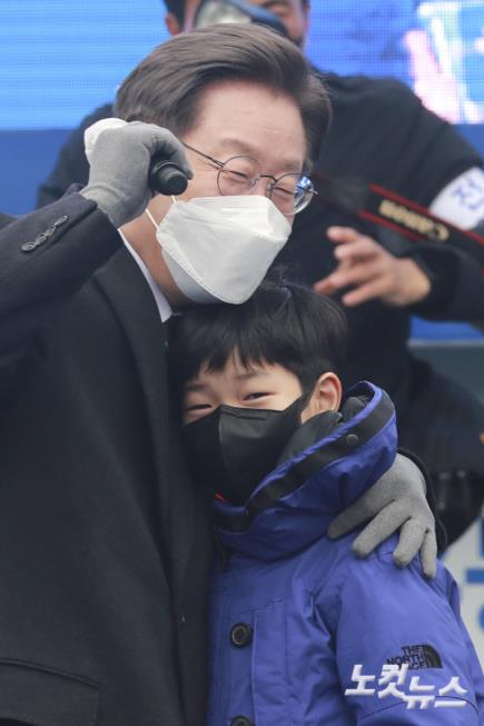 이재명 더불어민주당 대선후보가 26일 오후 경기 고양시 일산문화공원에서 열린 