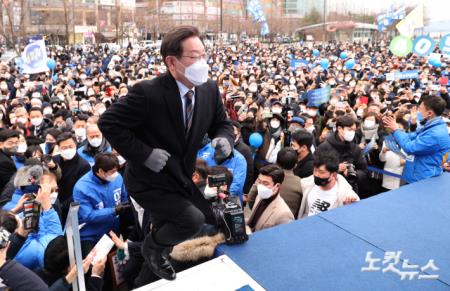 더불어민주당 이재명 대선후보가 26일 경기도 고양시 일산문화공원에서 열린 