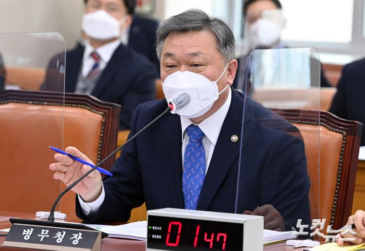윤석열 국민의힘 대선후보 관련 질의받는 정석환 병무청장