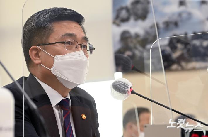 의원 질의에 답변하는 서욱 국방부 장관