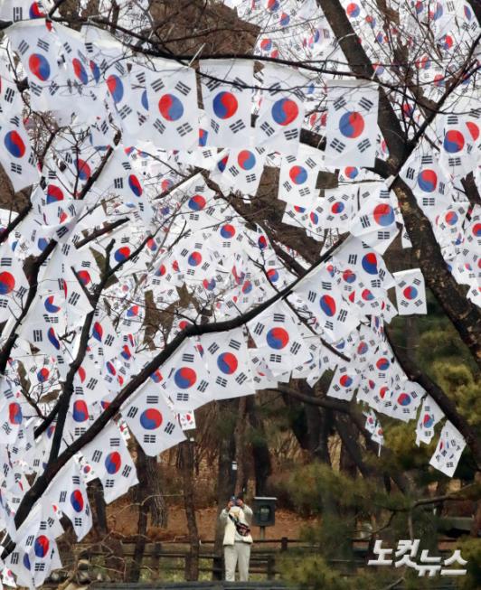 태극기 거리 걸어요