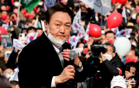 마스크 내린 윤석열