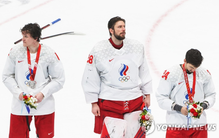 러시아가 아닌 러시아올림픽위원회(ROC) 소속으로 2022 베이징 동계올림픽에 출전해 은메달을 획득한 아이스하키 선수들. 연합뉴스