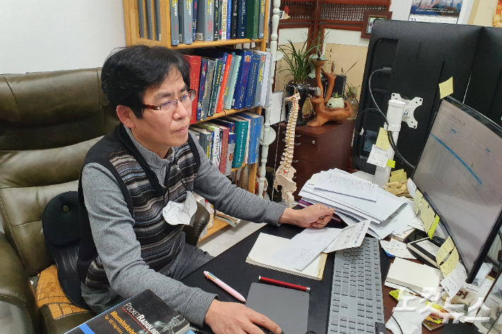 익산시 영등동에서 영상의학과 의원을 운영하고 있는 이지영(58) 원장. 우크라이나에 1천만 원을 기부할 것을 결심했다. 송승민 기자