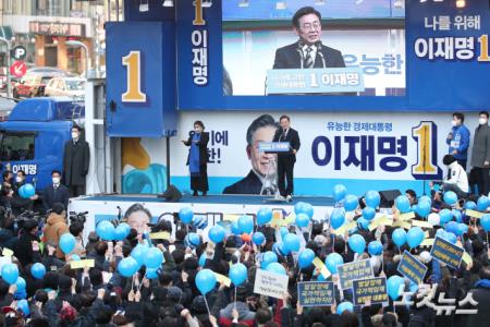 이재명 더불어민주당 대선 후보가 3일 서울 강서구 발산역 광장에서 열린 