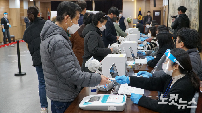 제주도의회 의원회관에 마련된 사전투표소. 고상현 기자