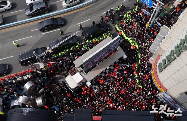 윤석열 후보, 부산 구포시장 유세 현장