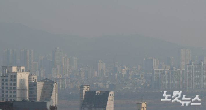 초미세먼지 농도 나쁨. 이한형 기자