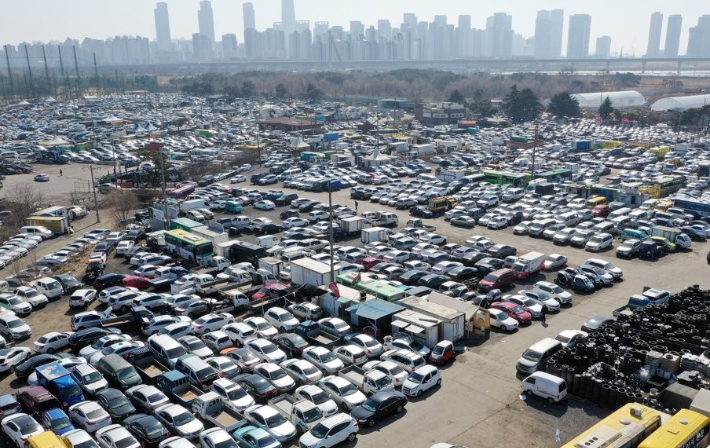 지난 3일 인천시 연수구 송도유원지 중고차 수출단지에 중고차가 가득 찬 모습. 연합뉴스