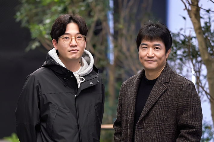 지난 3일 오후, JTBC '싱어게인2' 제작진 화상 인터뷰가 열렸다. 왼쪽부터 채성욱 PD, 윤현준 CP. JTBC 제공