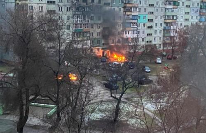 지난 3일 폭격 당한 우크라이나 마리우폴 주택가. 연합뉴스