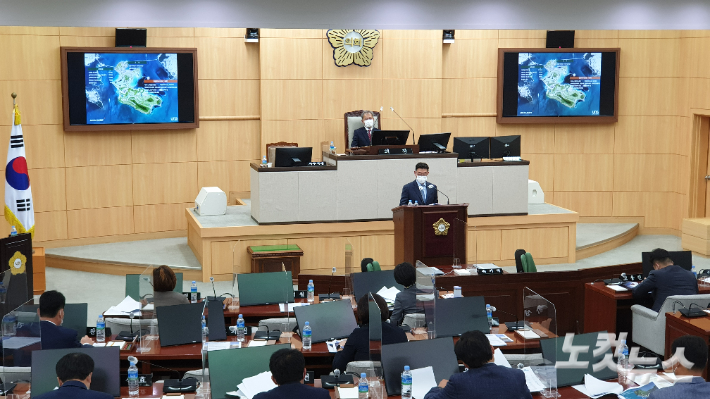 미래에셋이 여수시의회에서 경도 개발사업을 설명하고 있다. 최창민 기자