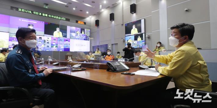 대화하는 전해철 장관-김창룡 경찰청장