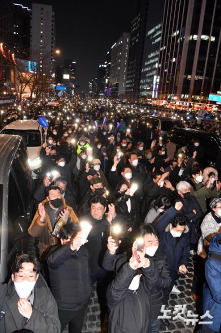 이재명 더불어민주당 대선후보가 8일 저녁 청계광장에서 마지막 유세를 하고 있다. /김병언 기자 20220308…