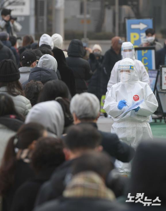 대선날 역대 최다 기록… 신규확진자 34만2446명