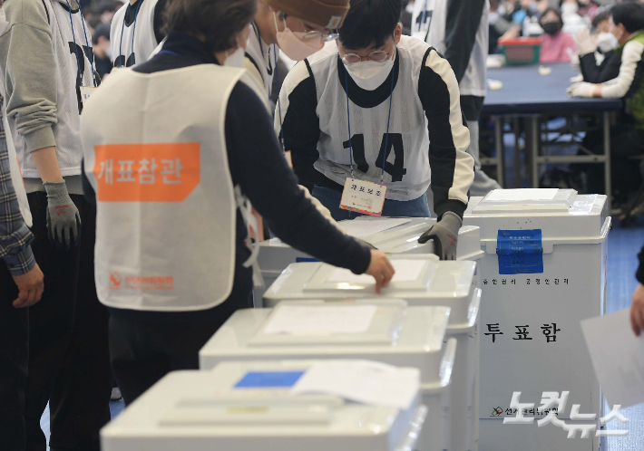 제20대 대통령선거 투표함이 개표소에 도착하고 있다. 이한형 기자