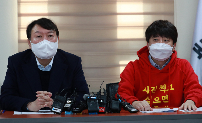 윤석열 대통령 당선인과 이준석 국민의힘 대표가 지난해 12월 부산에서 원팀 선거운동을 시작했다. 연합뉴스