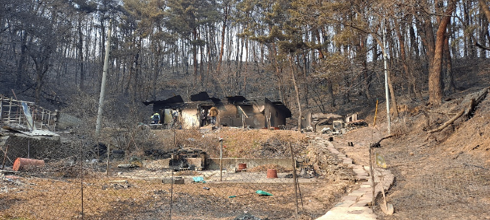 동해지역 산불로 전소된 박은미 집사 가정 주택. 고진용 목사 제공