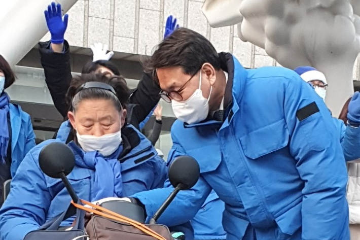 천안시장 출마를 선언한 민주당 이재관 전 대전시부시장(오른쪽). 본인 제공