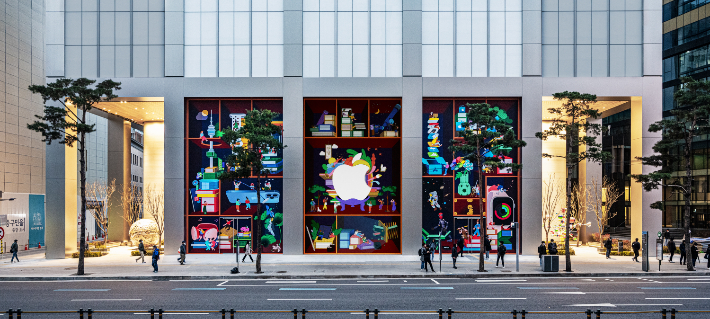 애플명동 외벽 바리케이드 디자인. 애플 코리아 제공