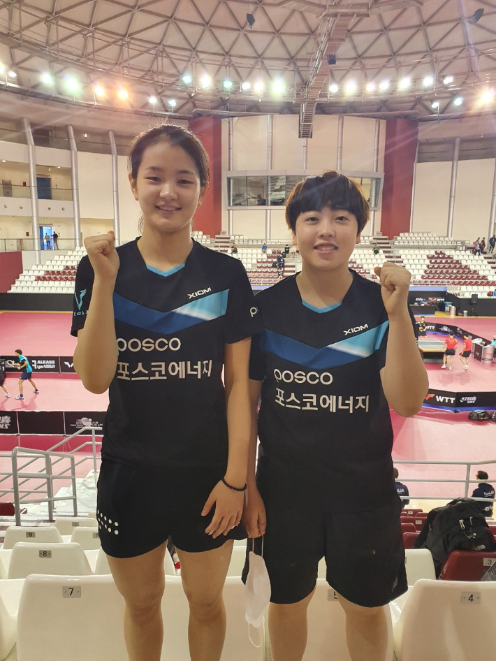 생애 첫 국제 대회 메달을 따낸 포스코에너지 김나영(왼쪽)-유한나. 포스코에너지
