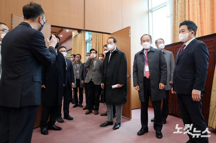 외교부 청사 둘러보는 대통령직 인수위