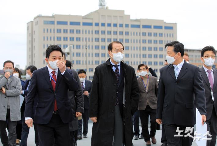 인수위, 청와대 집무실 이전 후보지 국방부 방문