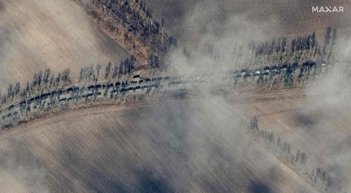 위성사진에 잡힌 러시아군의 이동 모습. 연합뉴스