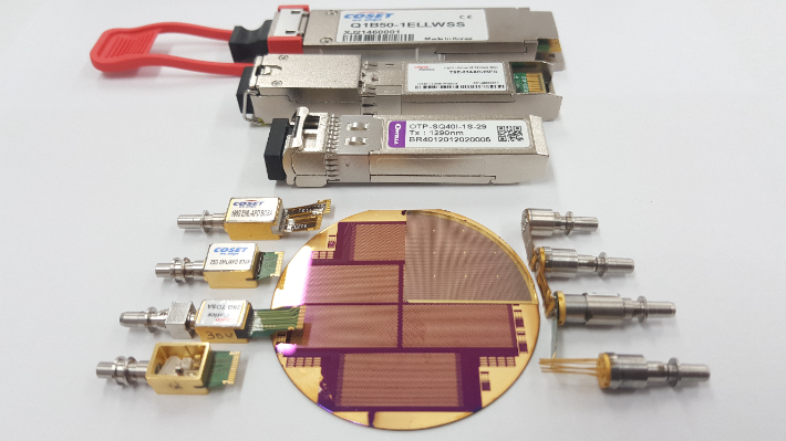 ETRI 연구진이 중소기업과 함께 개발한 5G 네트워크용 광통신 핵심 부품. ETRI 제공