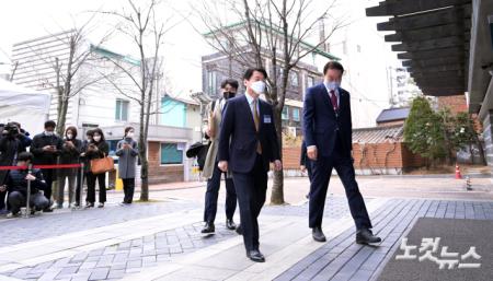 인수위 출근하는 안철수 인수위원장