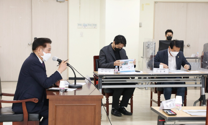 지난 21일 평촌대로 지하공영주차장 조성 용역에 따른 착수보고회가 안양시청사 4층 대회의실에서 열렸다. 안양시청 제공