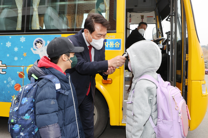 김병우 충북교육감, 통학버스 코로나19 방역 상황 점검