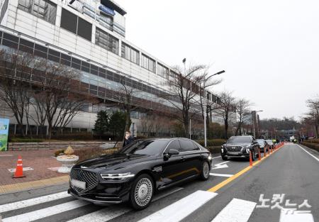 삼성병원 떠나는 박근혜 전 대통령 차량