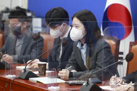 발언하는 박지현 공동비대위원장