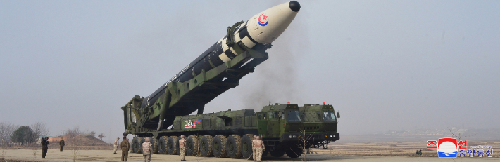 북한 김정은, 어제 신형ICBM 화성-17형 시험발사 명령. 연합뉴스