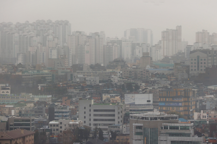 서울 남산 소월길에서 바라본 시내 아파트. 연합뉴스