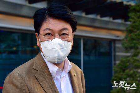 문재인 대통령·윤석열 당선인 청와대 만찬회동 관련 답변하는 장제원