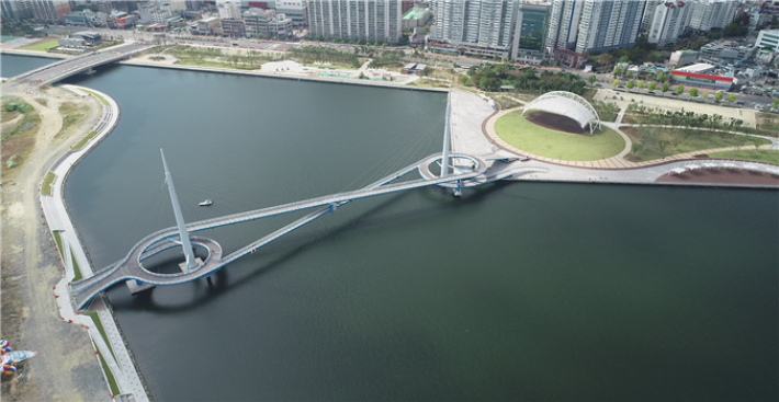 3·15해양누리공원 보도교. 창원시 제공