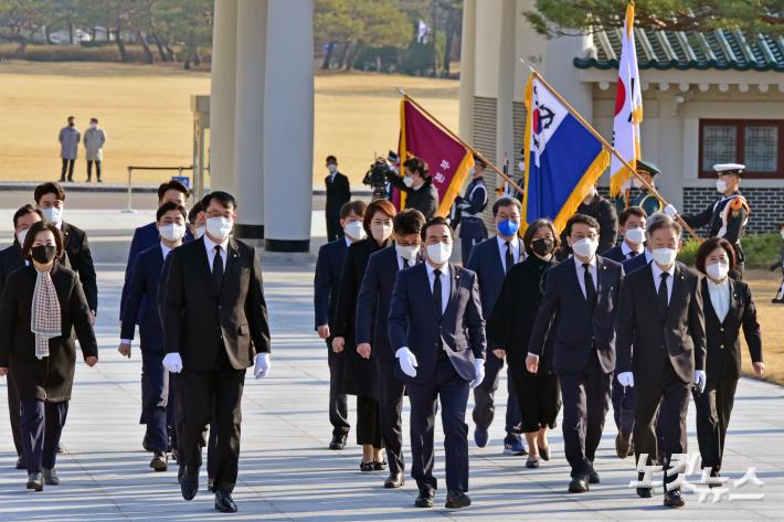 현충원 찾은 더불어민주당 박홍근 신임 원내대표