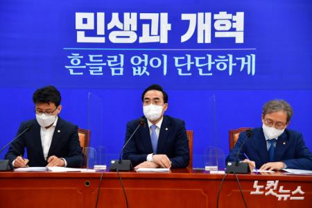 발언하는 박홍근 원내대표