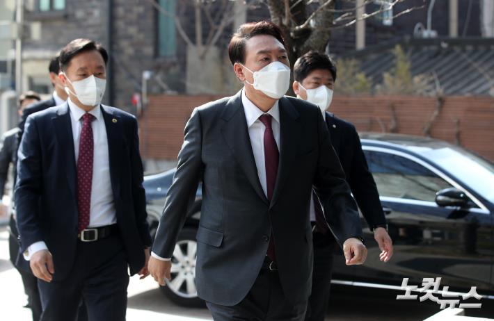 출근하는 윤석열 대통령 당선인