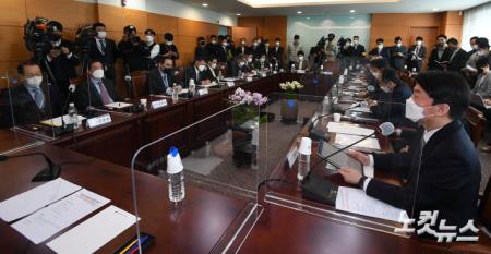 인수위 간사단회의, 발언하는 안철수 위원장