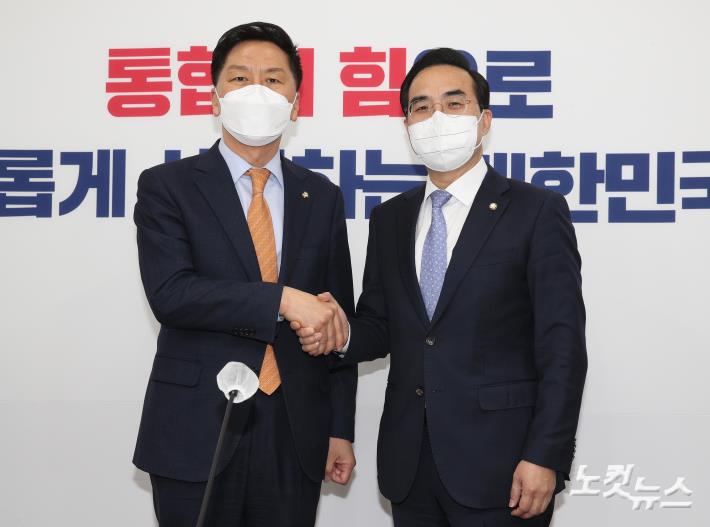 손잡은 여야 원내대표