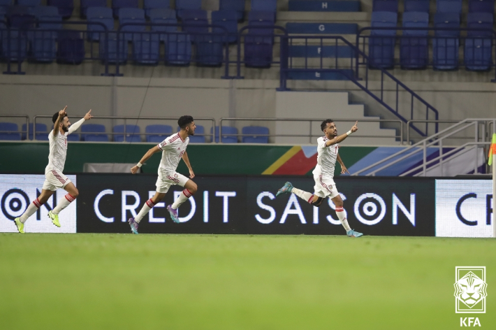 선제골을 넣고 기뻐하는 UAE 하리브 압달라(오른쪽). 대한축구협회 제공